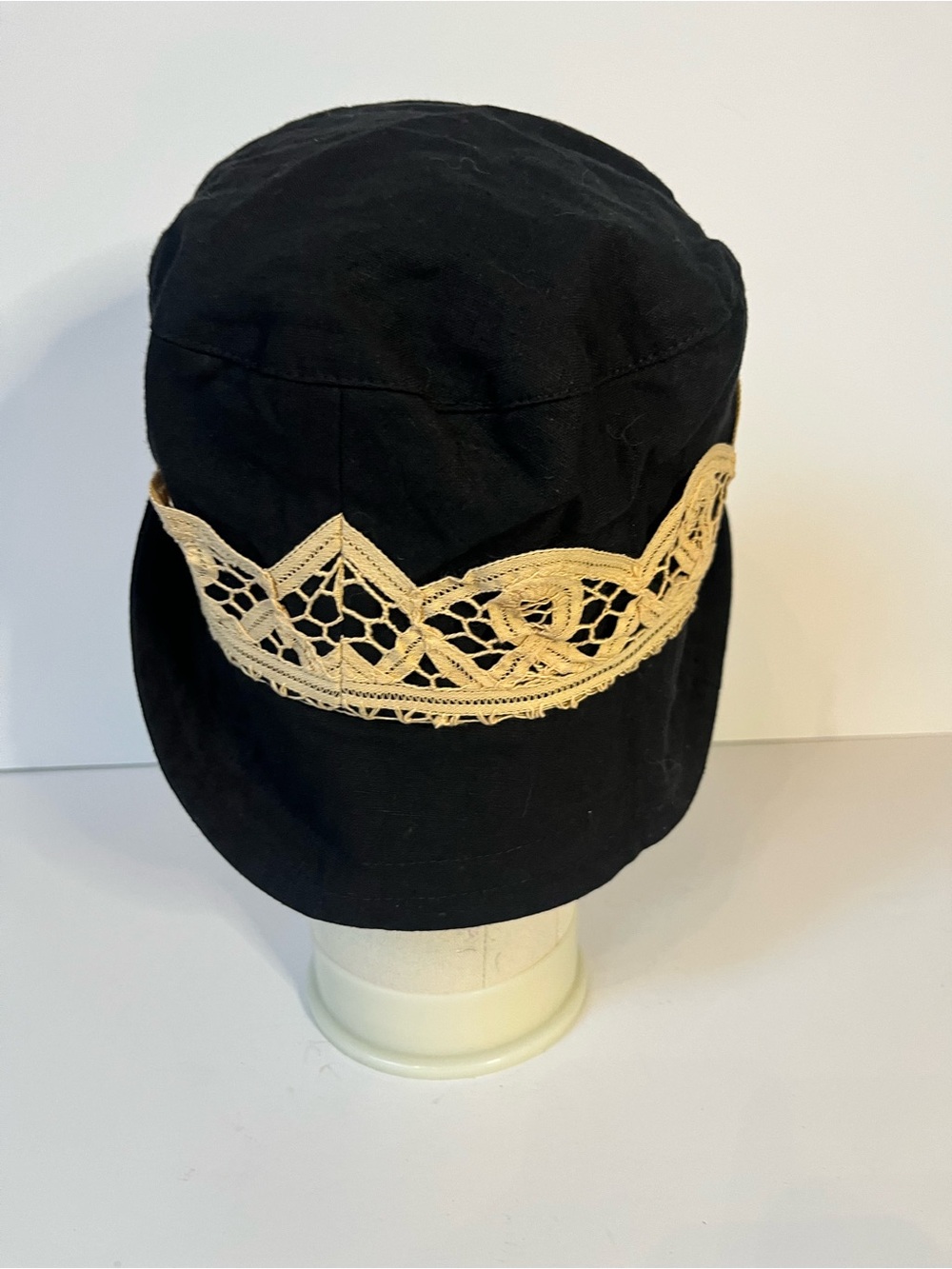 Black & cream Lace Band Hat Like New